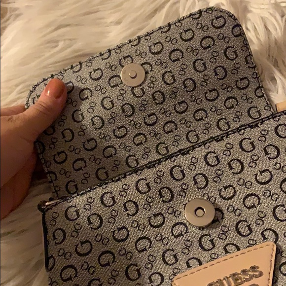 Authentic guess cross body bag - Picture 2 of 6